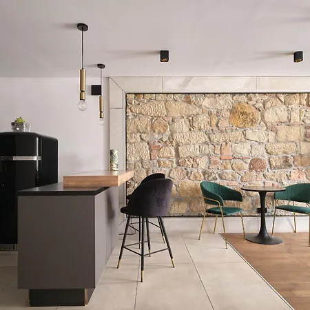 Gold Apartment